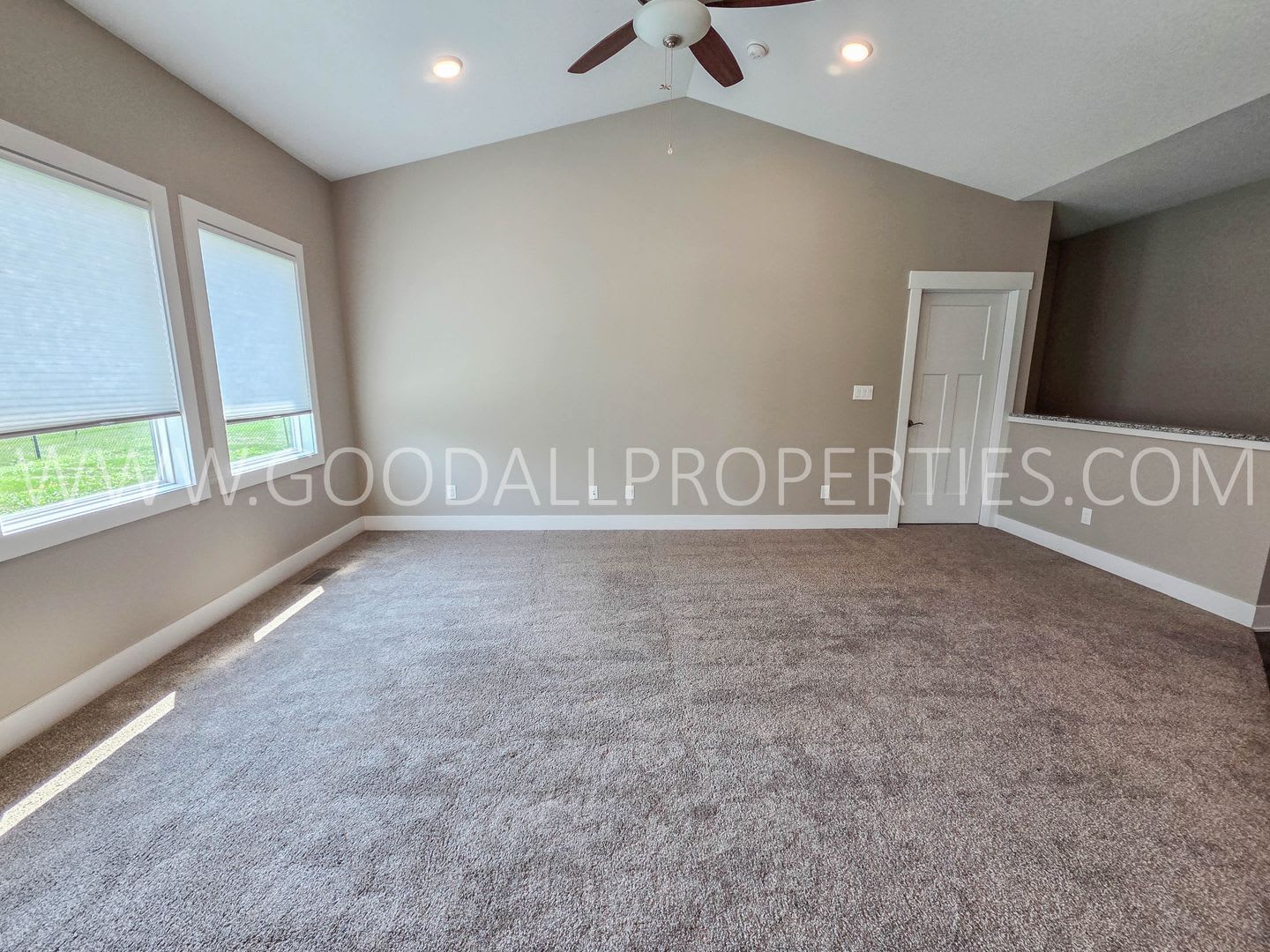 Spacious 4 Bedroom Clive Ranch With Finished Basement 3 Car Garage – photo 4