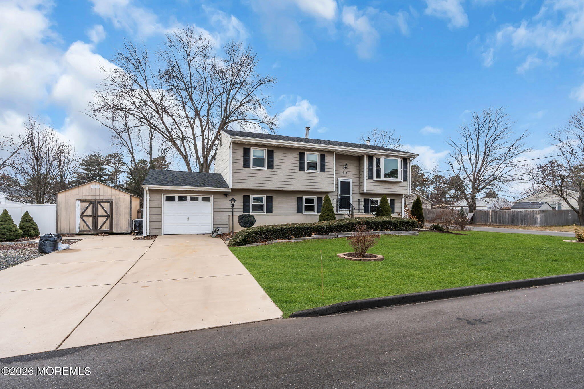 613 Champlain Street – photo 3