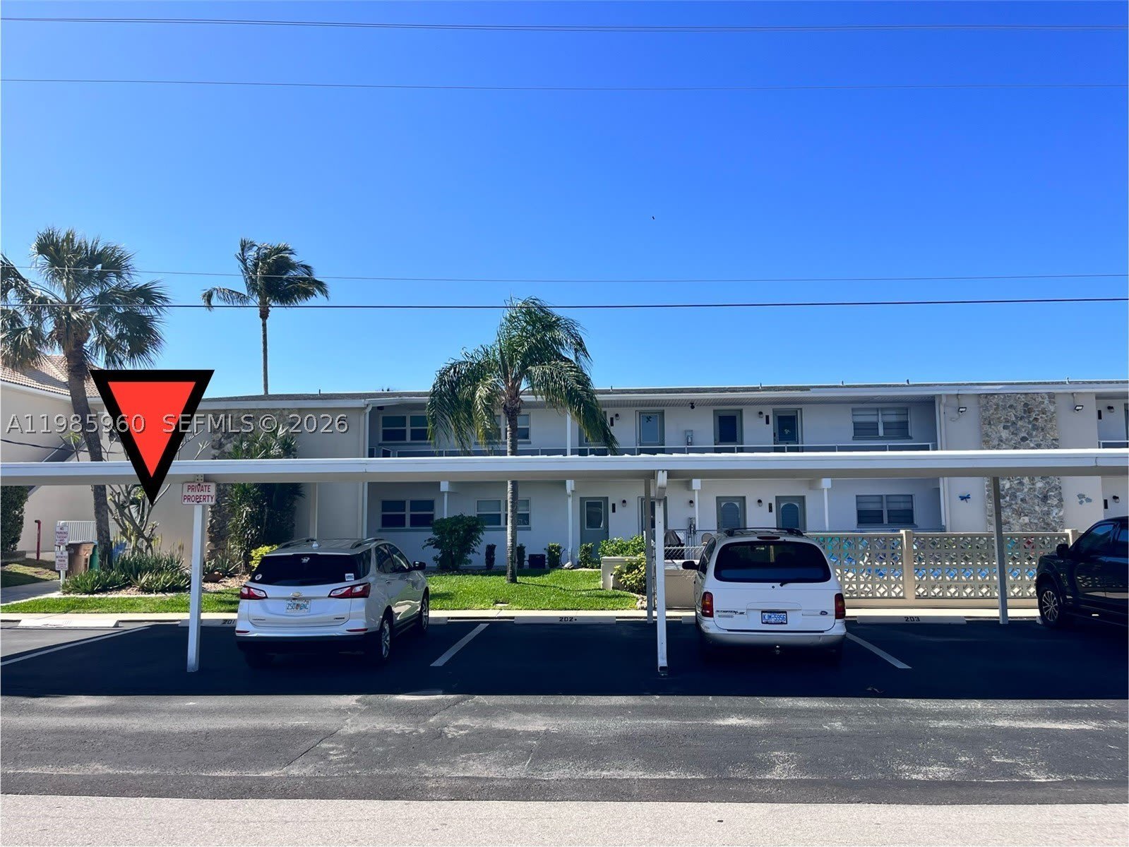 708 Victoria Dr – photo 1