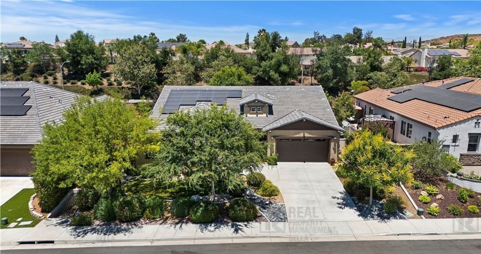 Beautiful Winchester Home with Open Floor Plan, Office &amp; Solar – photo 4
