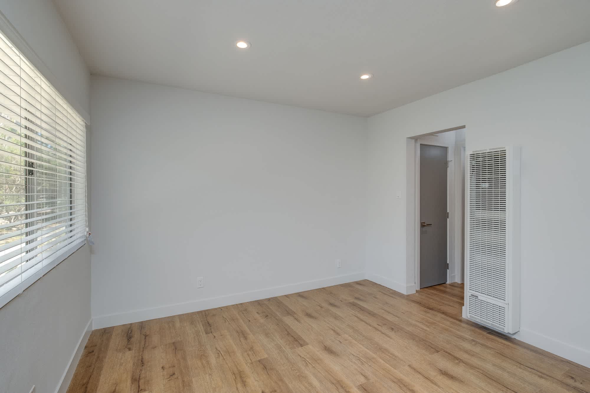 4140 & 4136 Grandview Blvd – photo 3