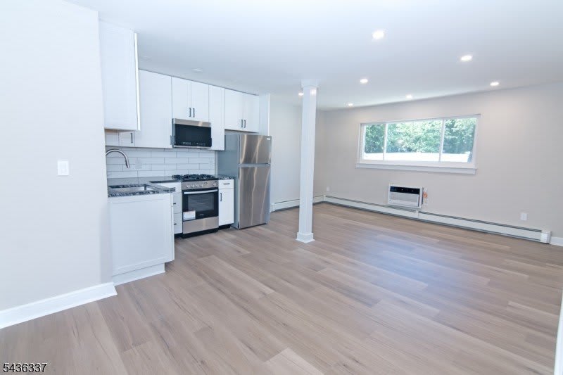 162 Spring St – photo 5