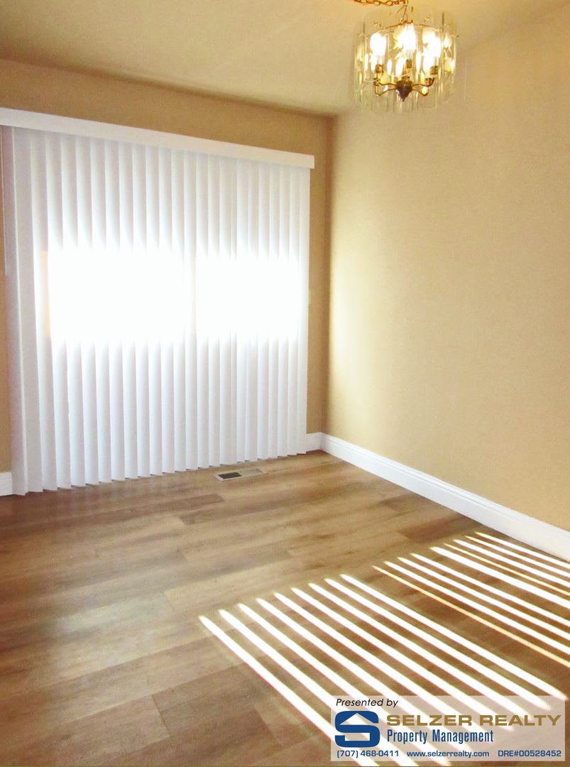Cozy 3 bd. home on a conveniently located corner lot! – photo 4