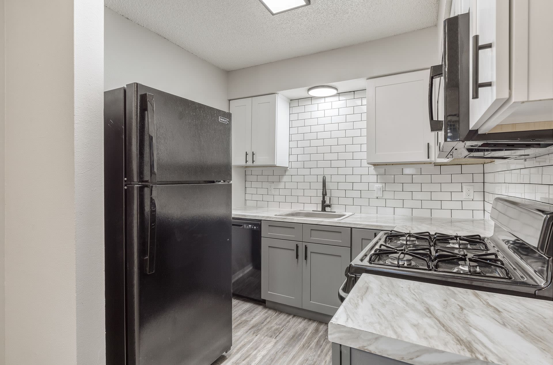 Metro Plex Apartments – photo 4