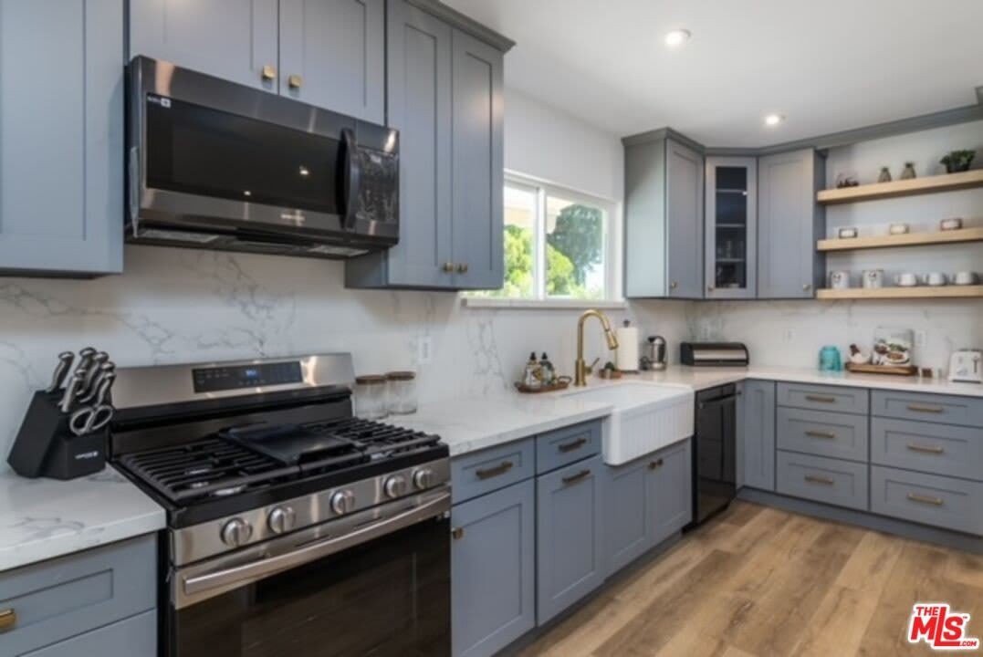 23028 Burbank Blvd – photo 5