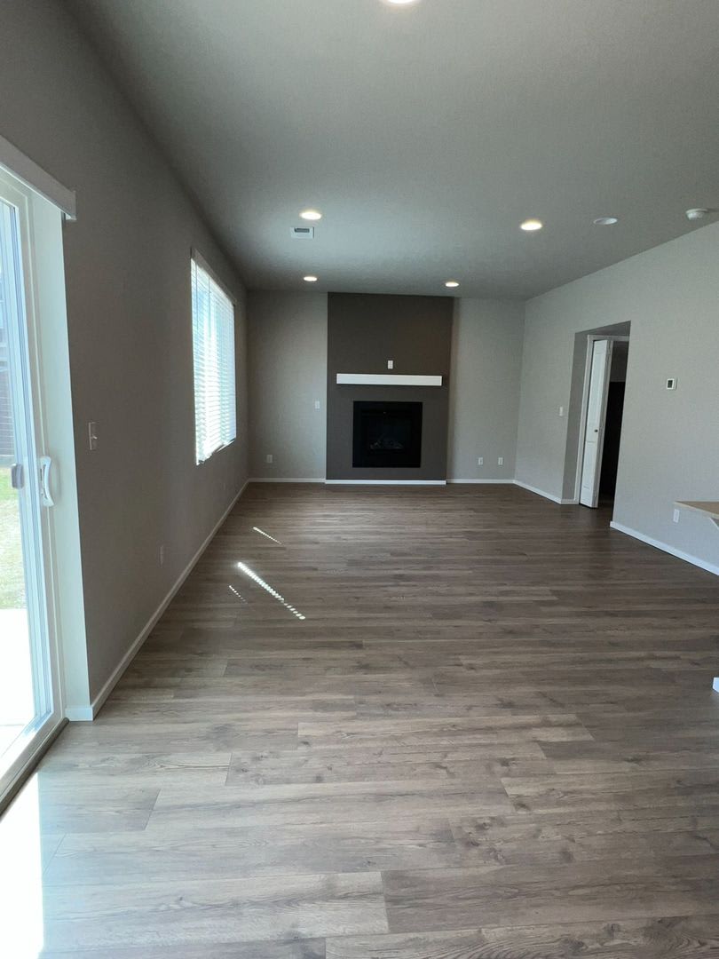 Spacious 4 Bedroom 2 5 Bath W Bonus Room In Stonecreek Community W Solar Panels Ev Outlet 20505 Se Evian – photo 3