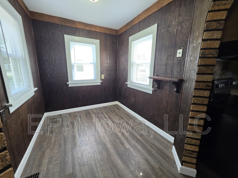 1212 Forest Avenue – photo 5