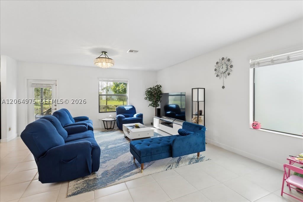6018 Henderson Way – photo 2