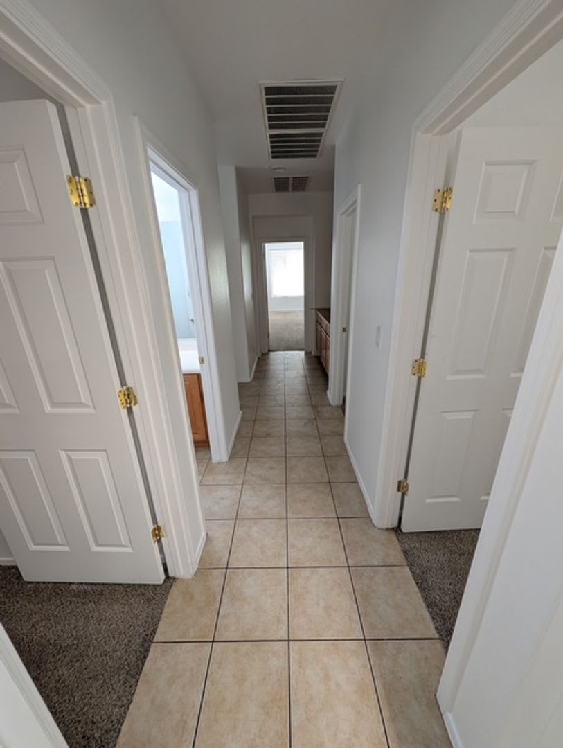 Beautiful Updated 5 Bed/3 Bath in Anthem – photo 5