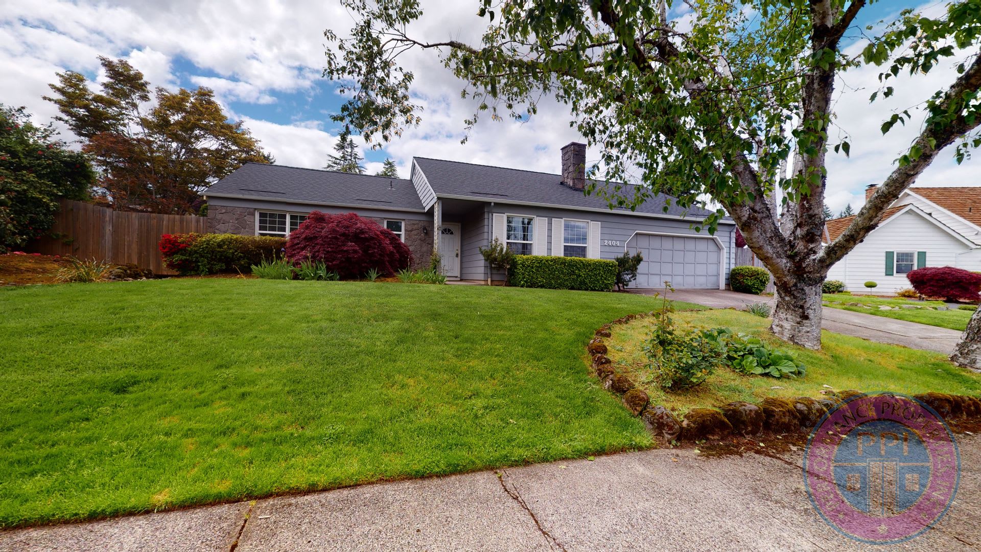 West Linn Hidden Springs Neighborhood / Single Level Ranch, Fenced Yard, Pet Friendly – photo 2