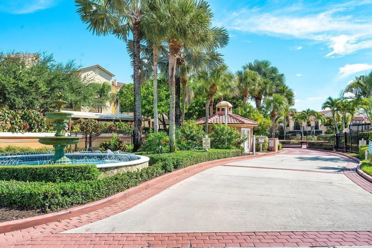 300 Uno Lago Drive – photo 2