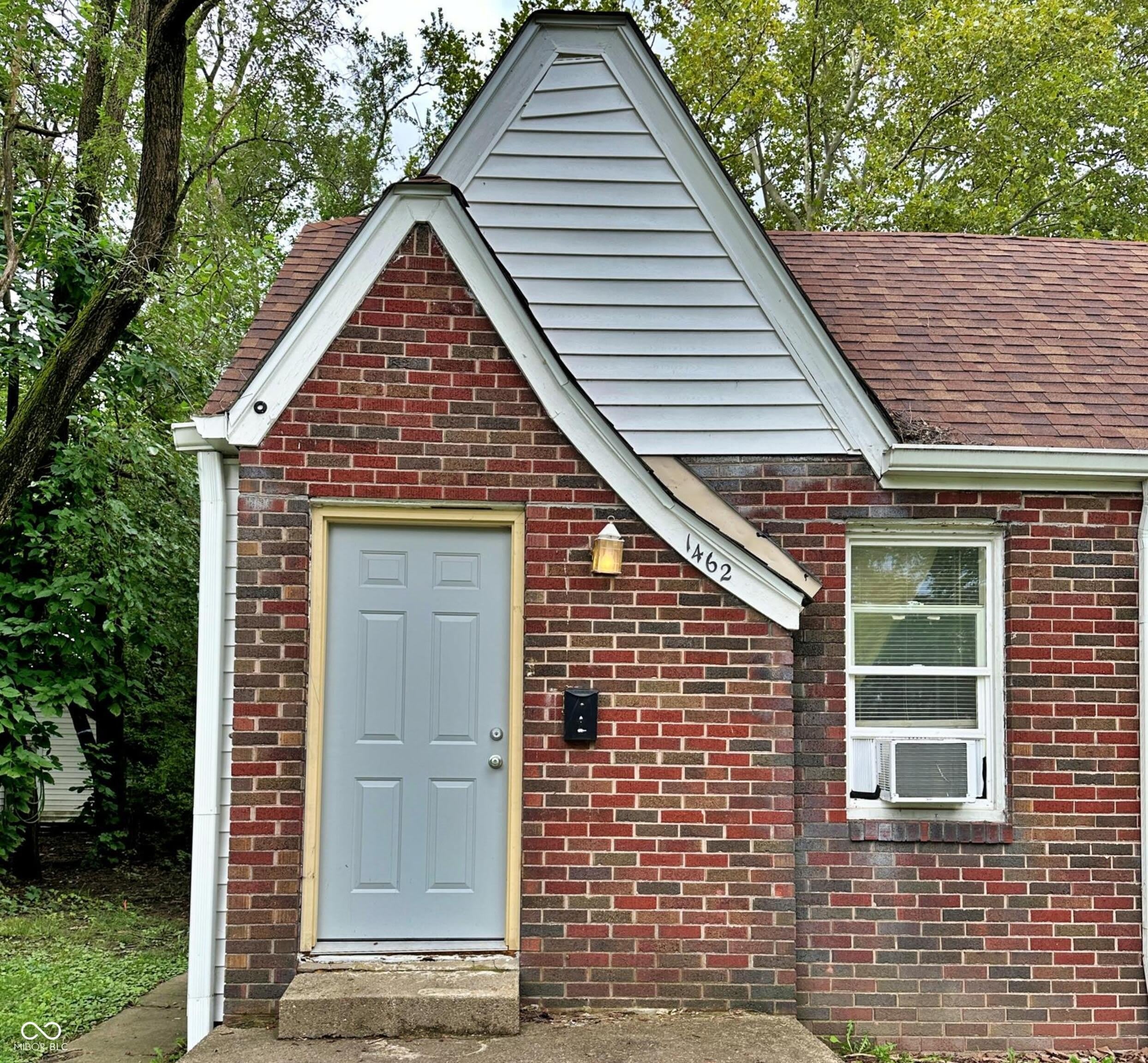 1462 N Gladstone Avenue – photo 2