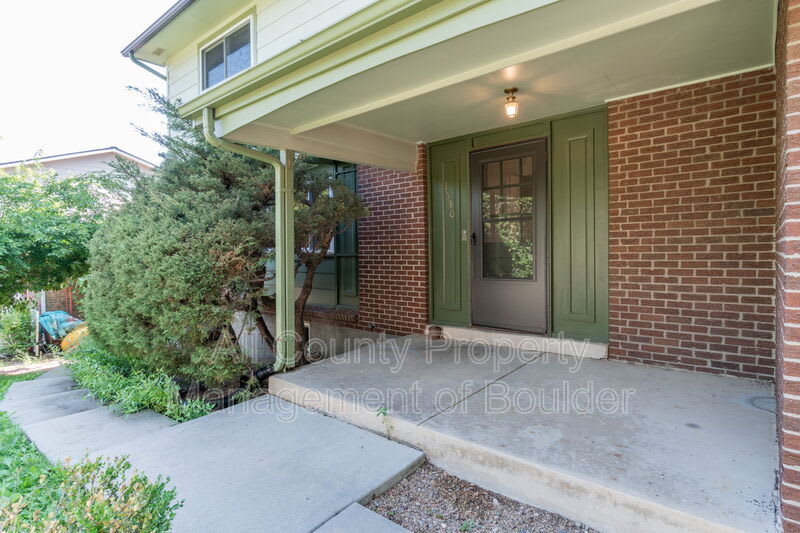 1530 Ithaca Dr – photo 2