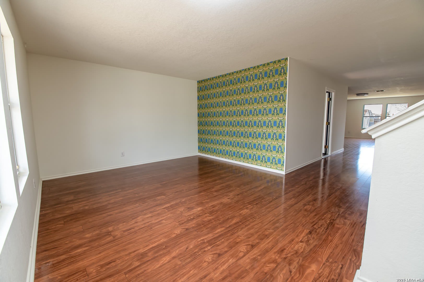 655 NORTHLAKE DR – photo 5