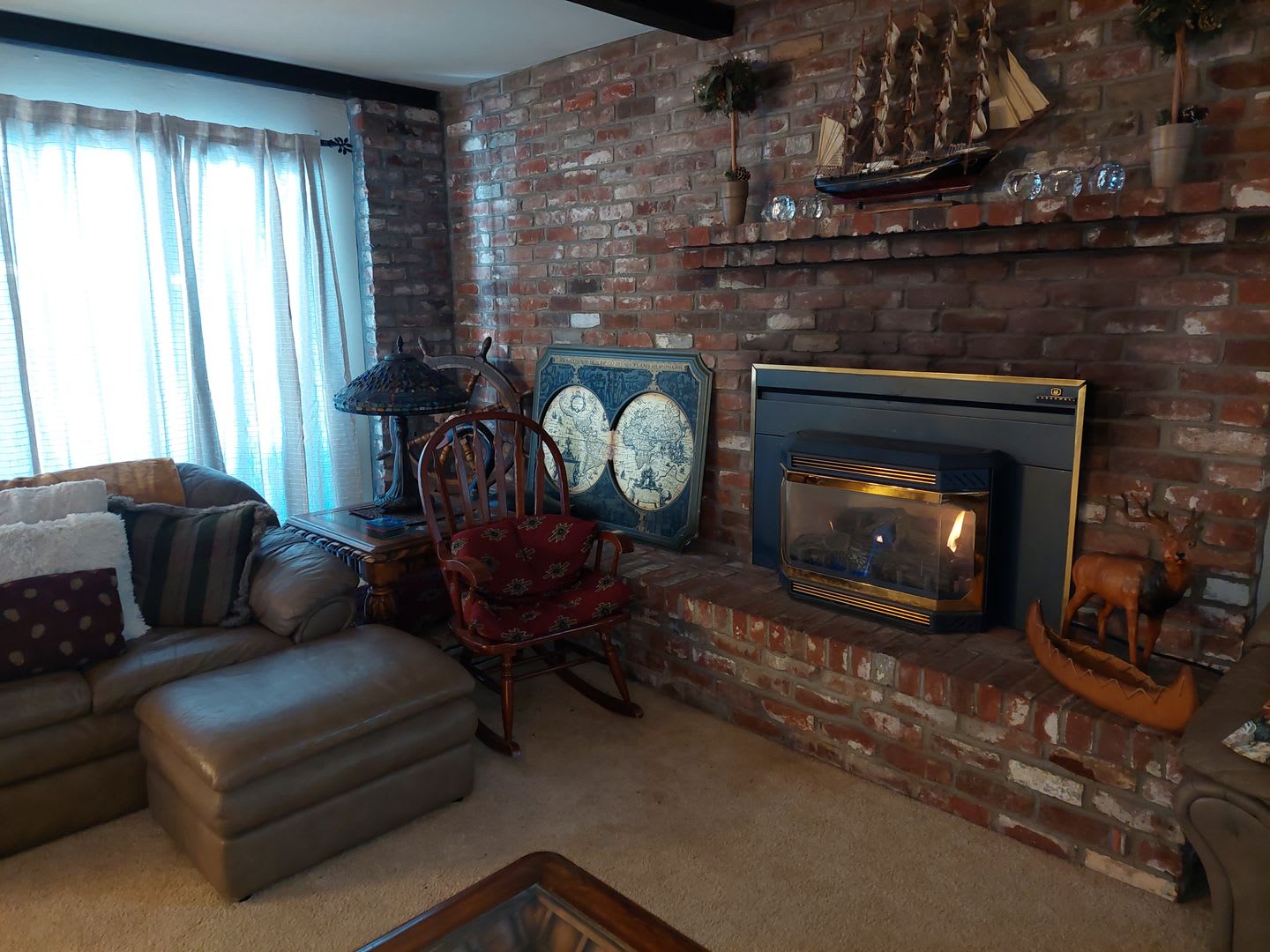 Large furnished 4 bedroom home with 2 car garage – photo 3