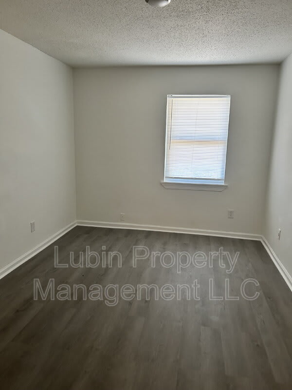 1711 Pendleton St – photo 4