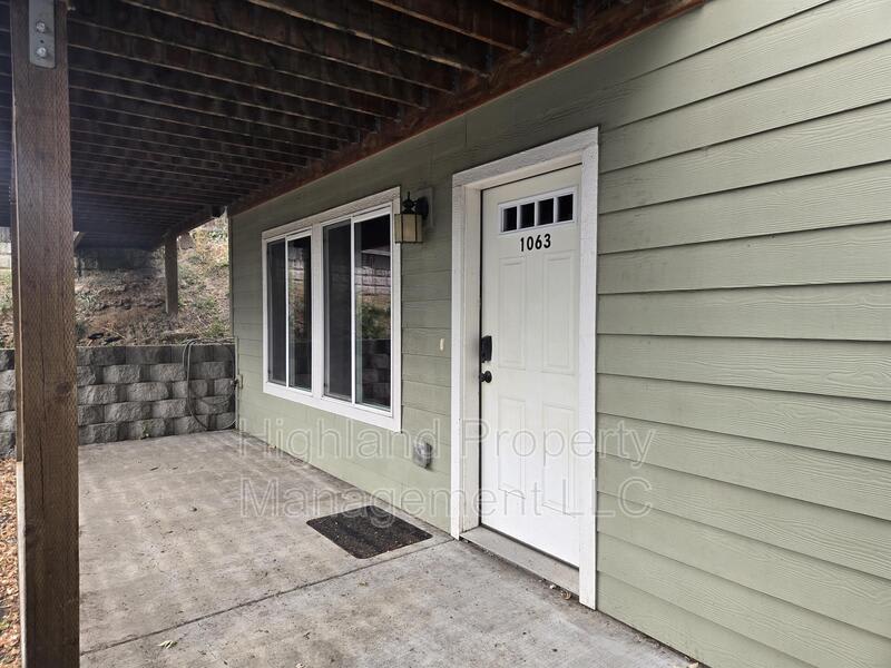 1063 NE B St – photo 3