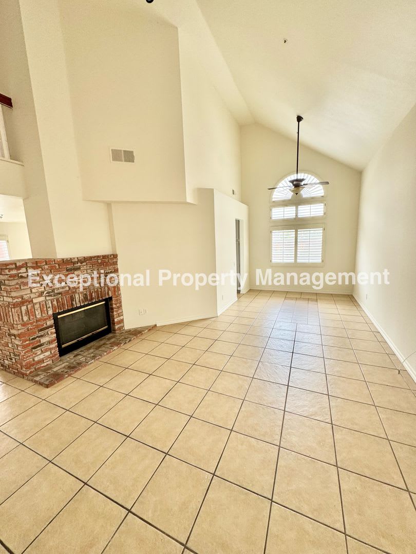 Ready to move in 4 bedroom 3 bath home with a pool – photo 2
