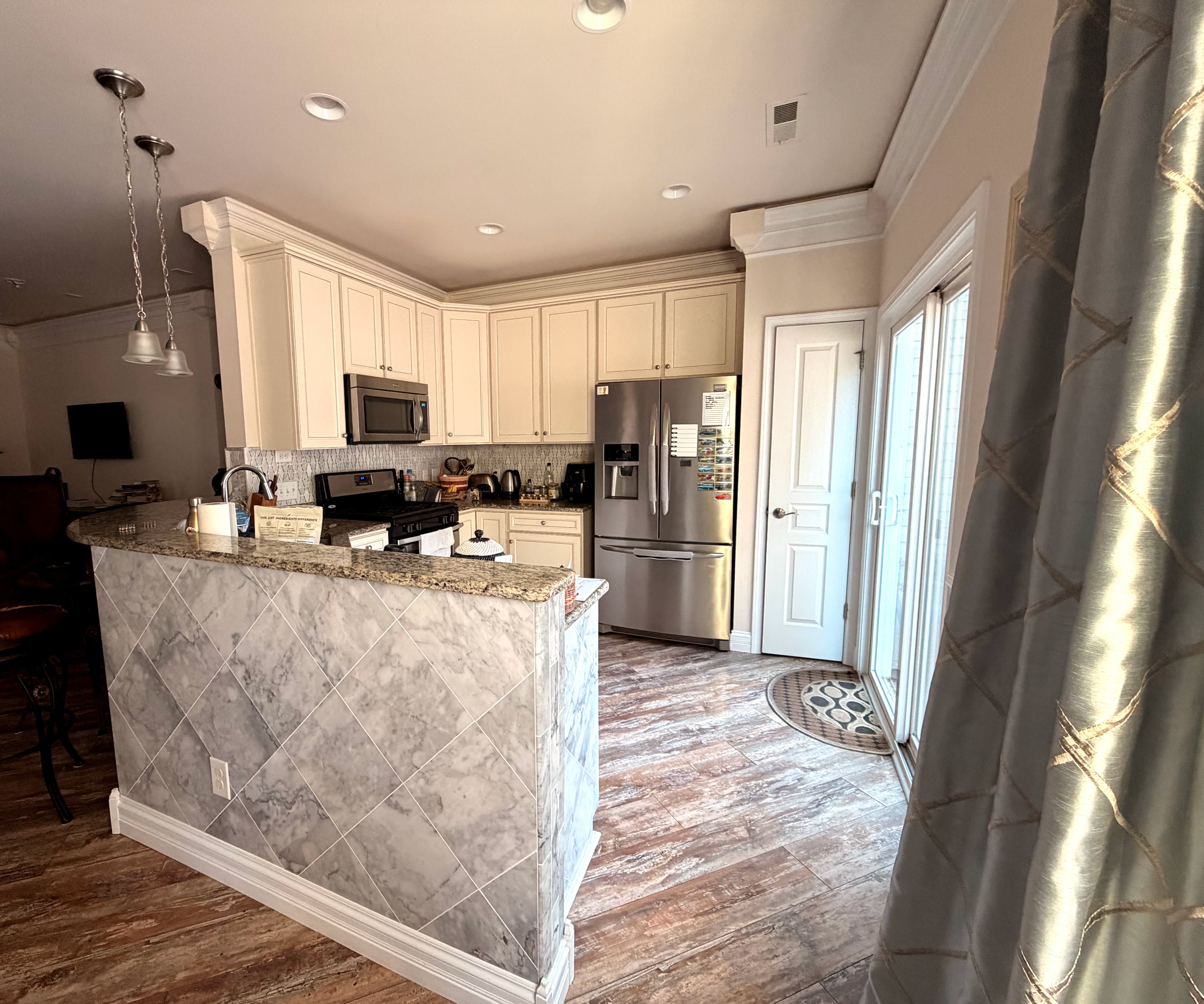 2426 Royal York Avenue – photo 4
