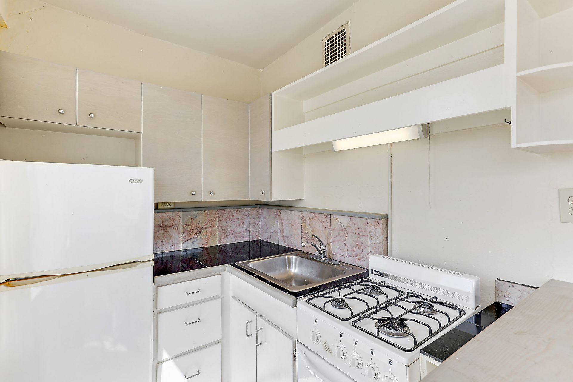 One Bedroom Apartment in Belhaven – photo 5