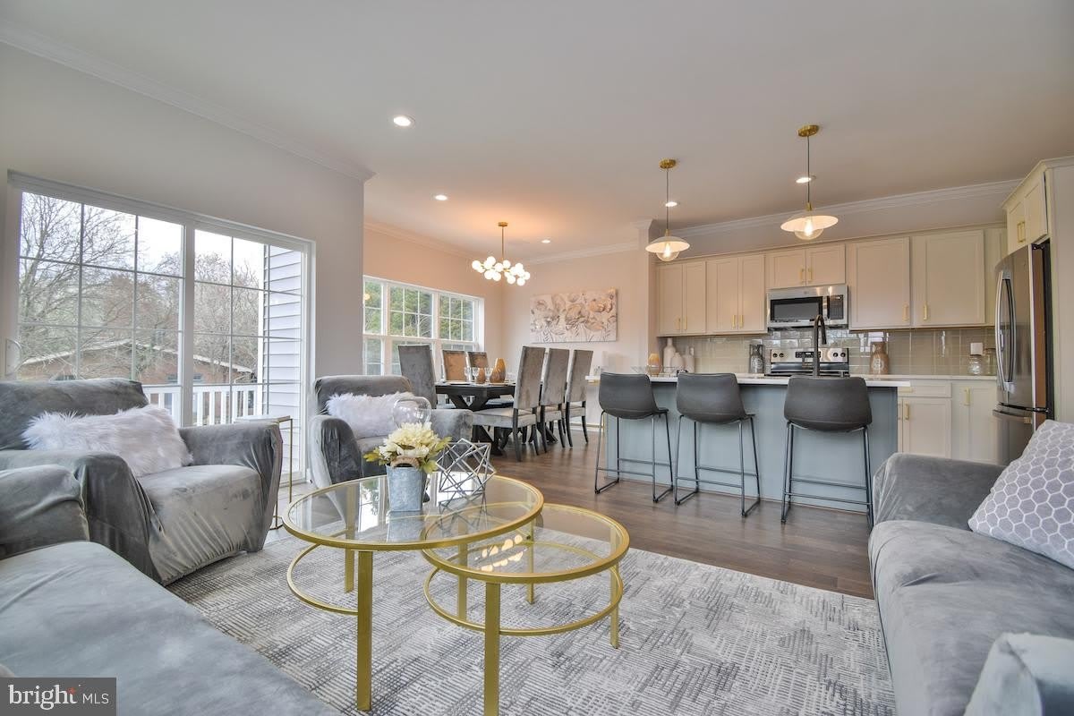 8276 SAFARIAN Way – photo 2