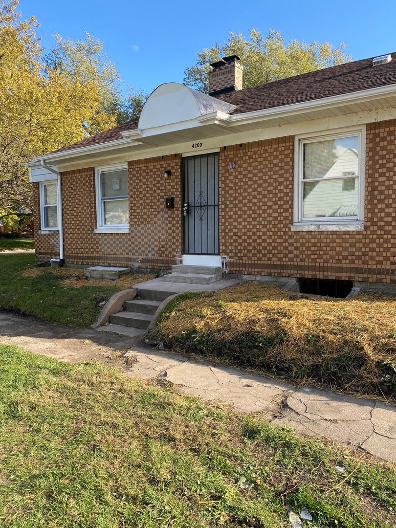 Section 8 Accepted 2 Bedroom Brick Home – photo 1