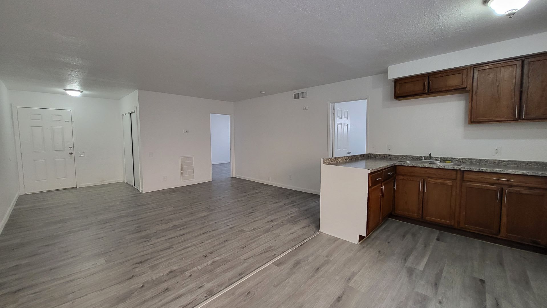 Beautiful recent remodel apartment – photo 3