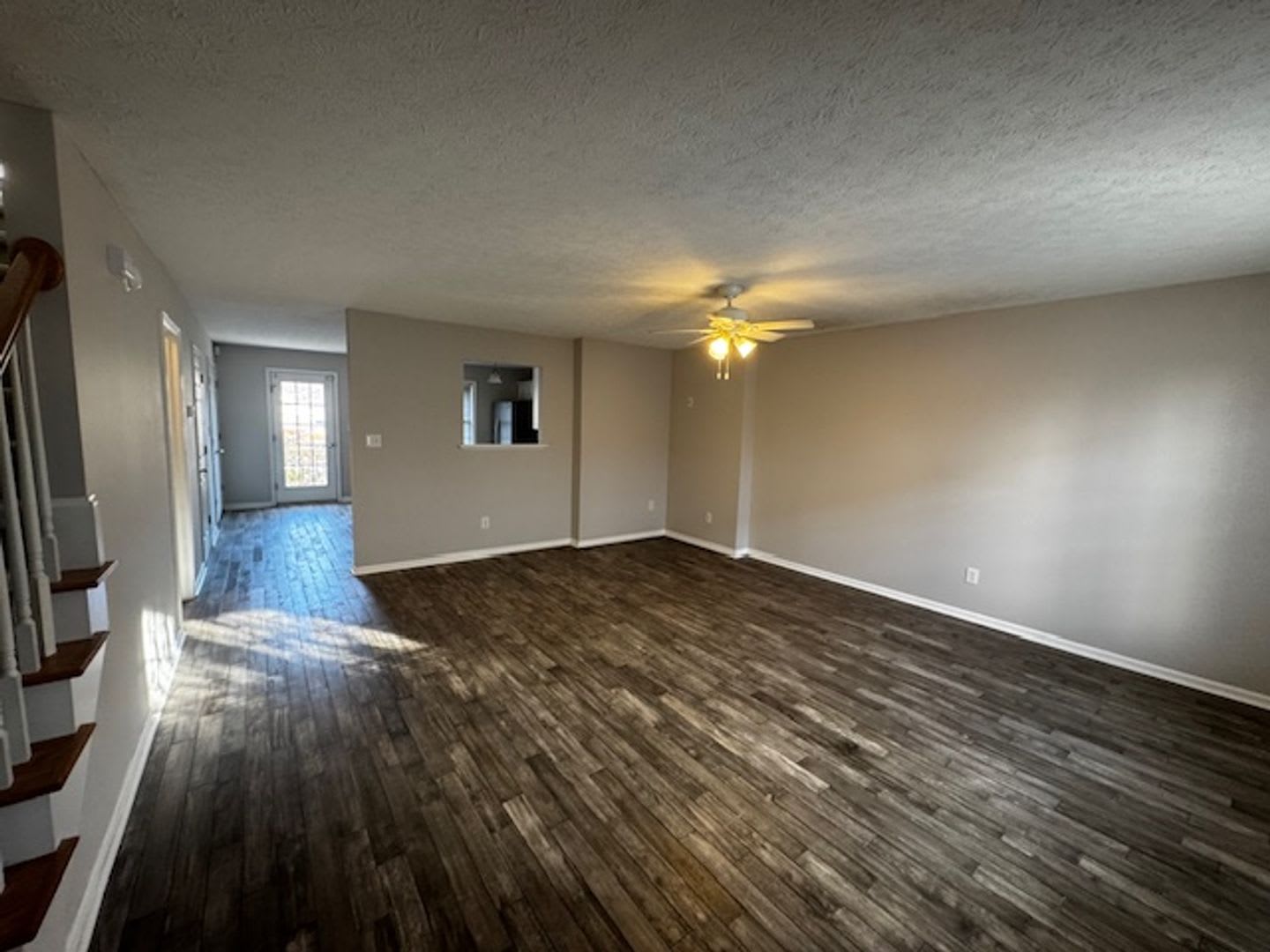 Townhouse in Wyndhurst with Finished Basement – photo 4