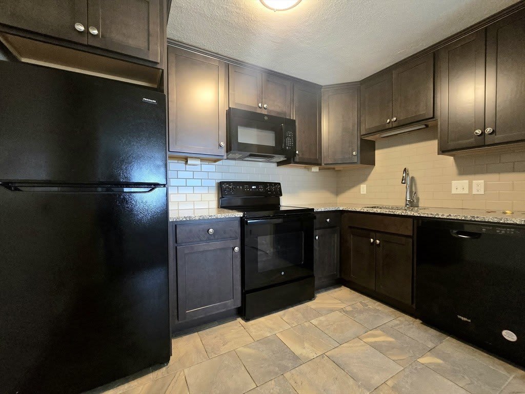 725 Broad St – photo 2