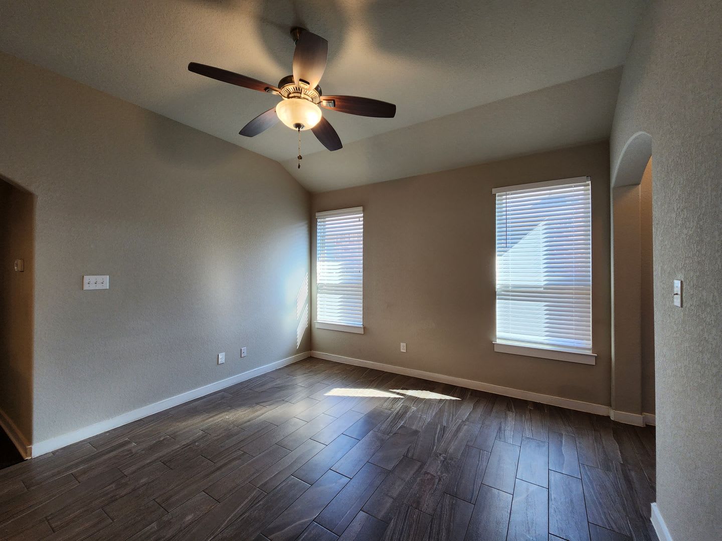 3/2/2 in Creekside Crossing / No Carpet / Covered Patio / Fenced in Backyard / CISD – photo 5