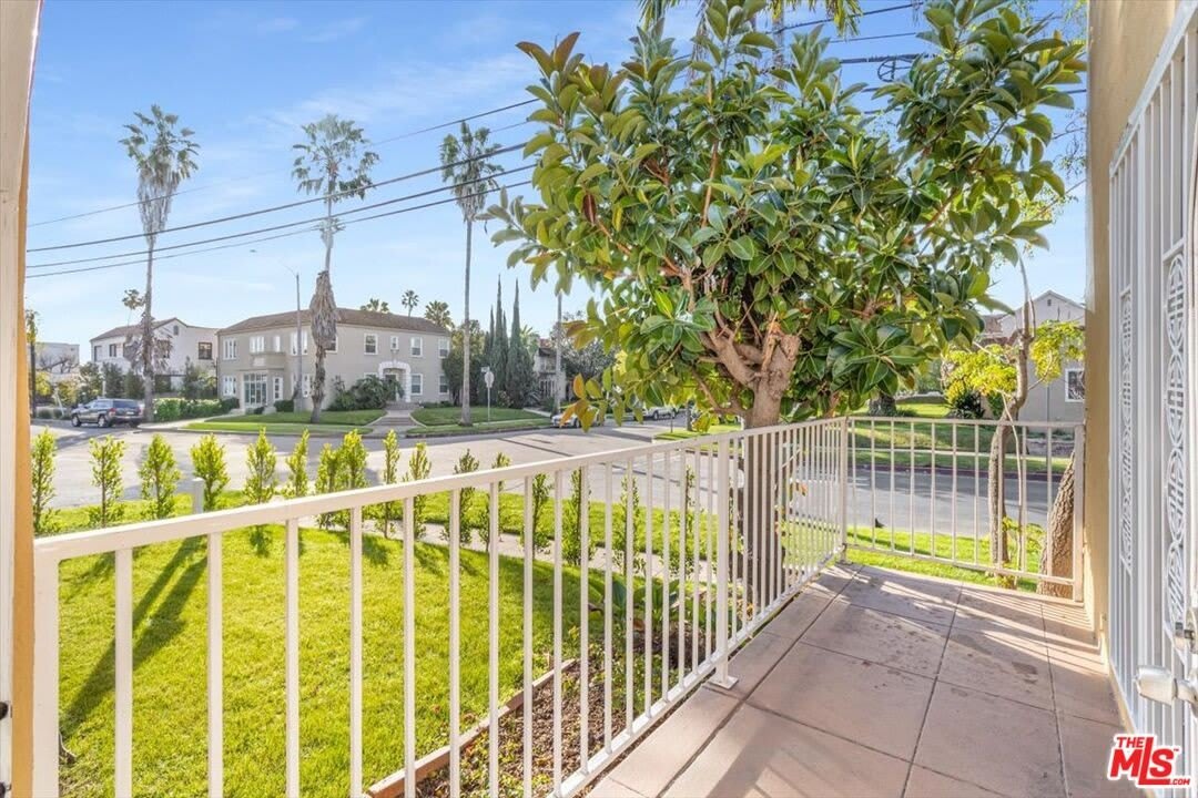 1185 S Tremaine Ave – photo 4