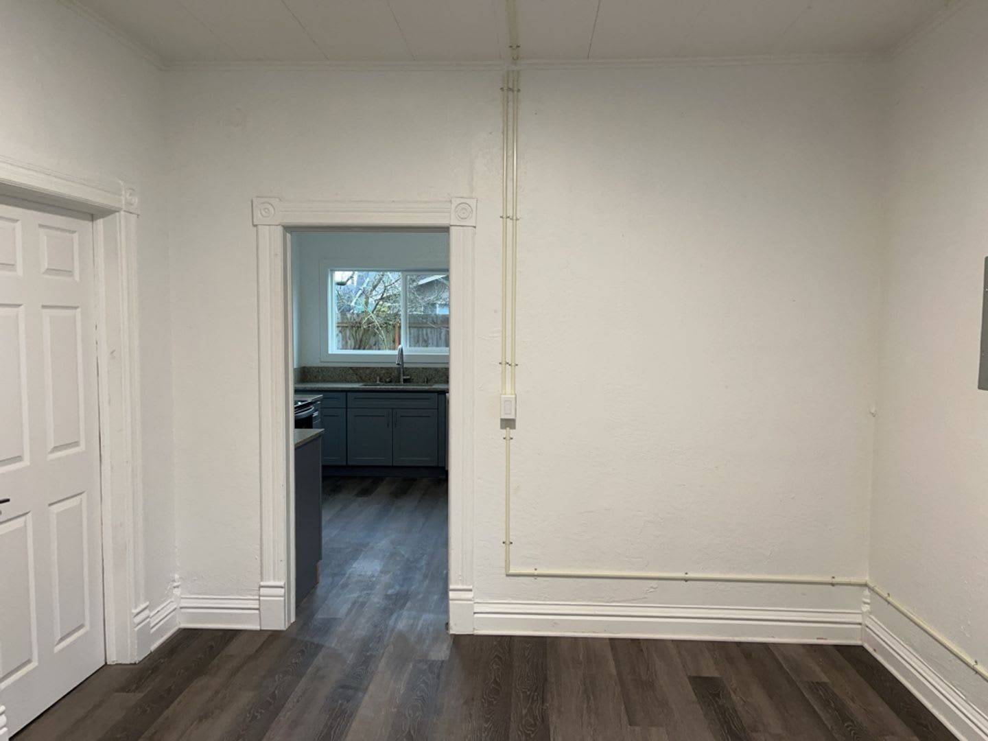 Limited-Time Offer: $25 Application Fee, Apply Today! New kitchen, windows, flooring, and lights! – photo 2