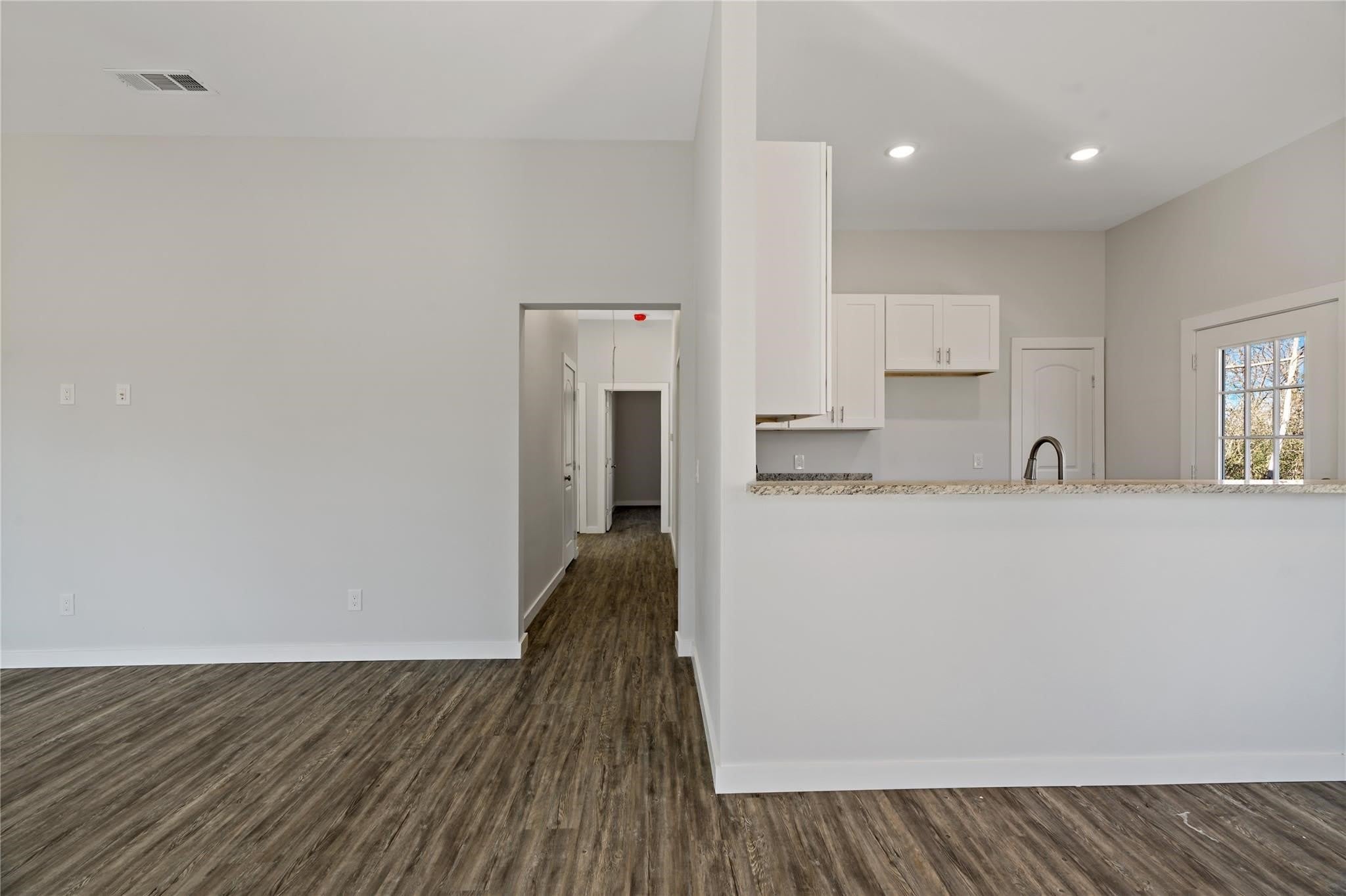 1420 FITZHUGH NE – photo 1