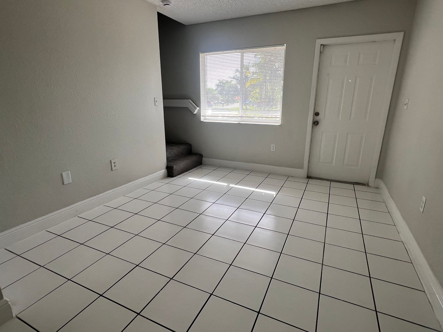 **LARGE 3 BED / 2.5 BATH IN CORAL SPRING** Apply Today, Approved Today! – photo 3