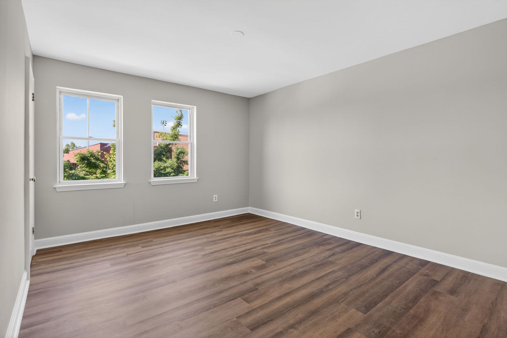 1BD 1BA with Refreshed Interior & In-Unit Laundry – photo 1