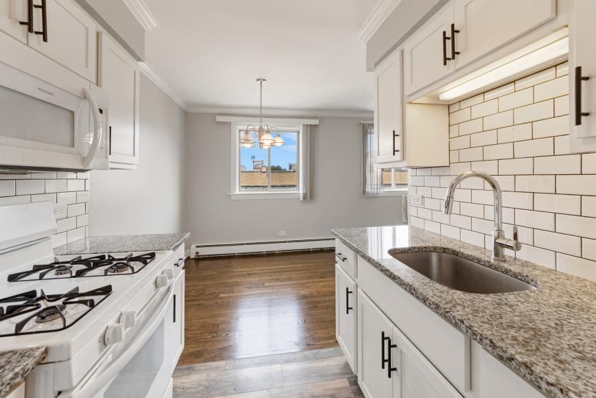 1060 W Hollywood – photo 2