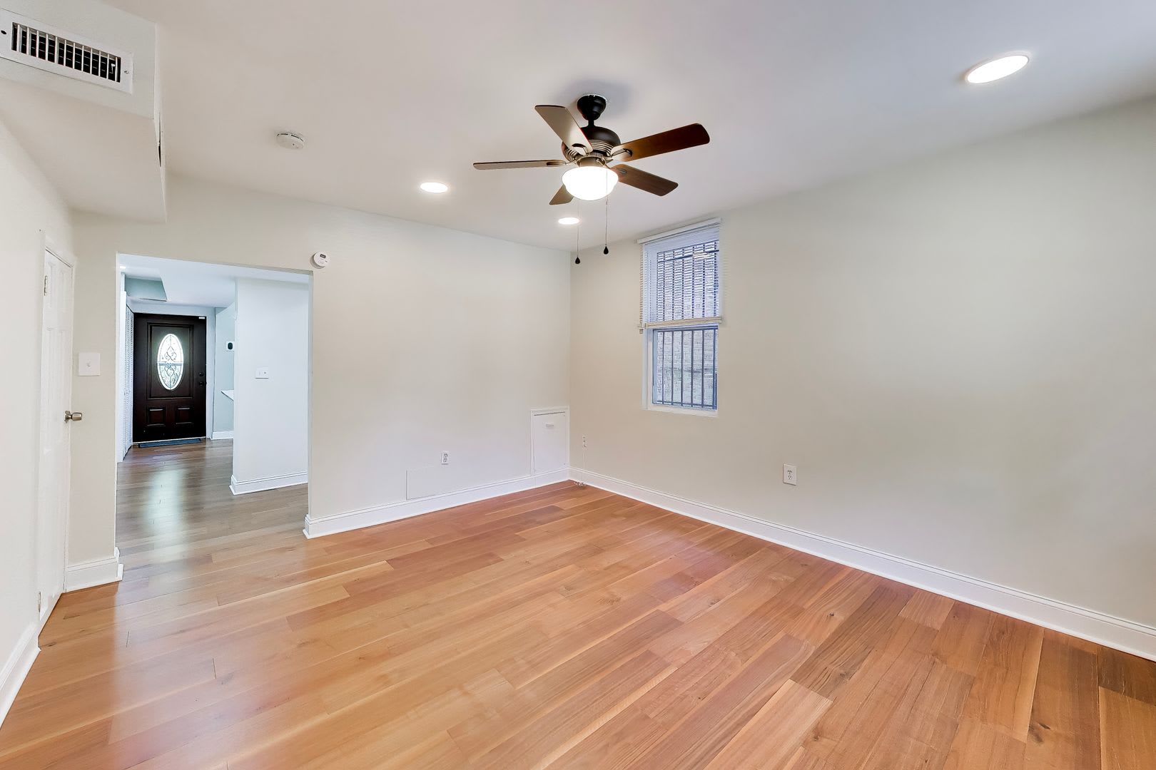 Beautiful- 3Bed/2Bath Townhome! – photo 5