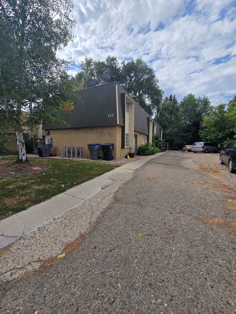 2 Bedroom 1.5 Bath in Longmont, CO! – photo 1