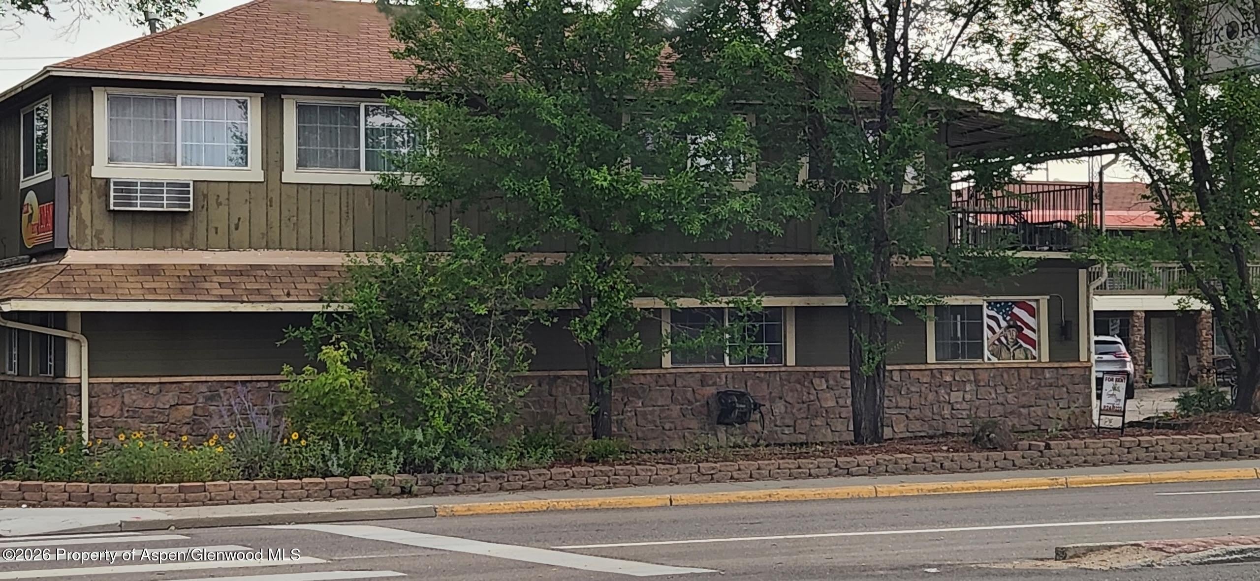 627 W Victory Way – photo 1