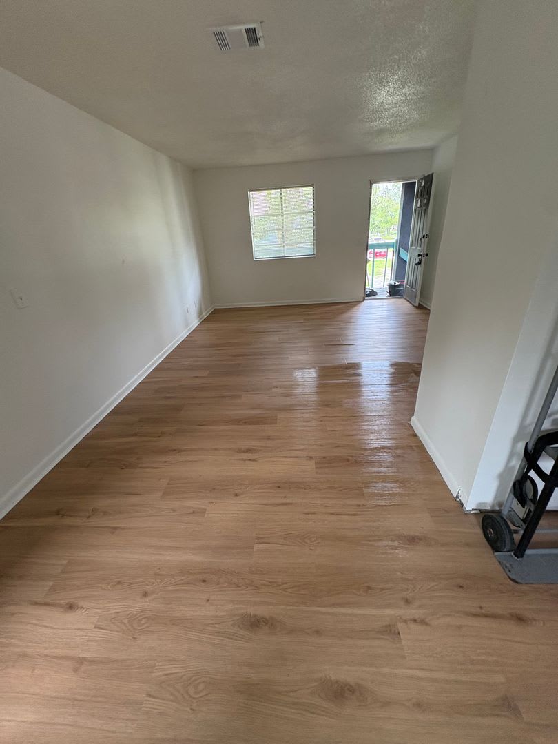 2 Bed/ 1 Bath Available Now on the Westside! – photo 4