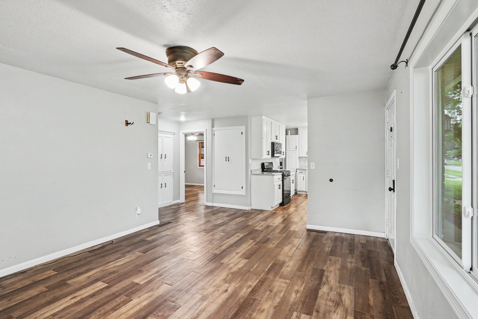 Rent: $1300; 2 beds – photo 3