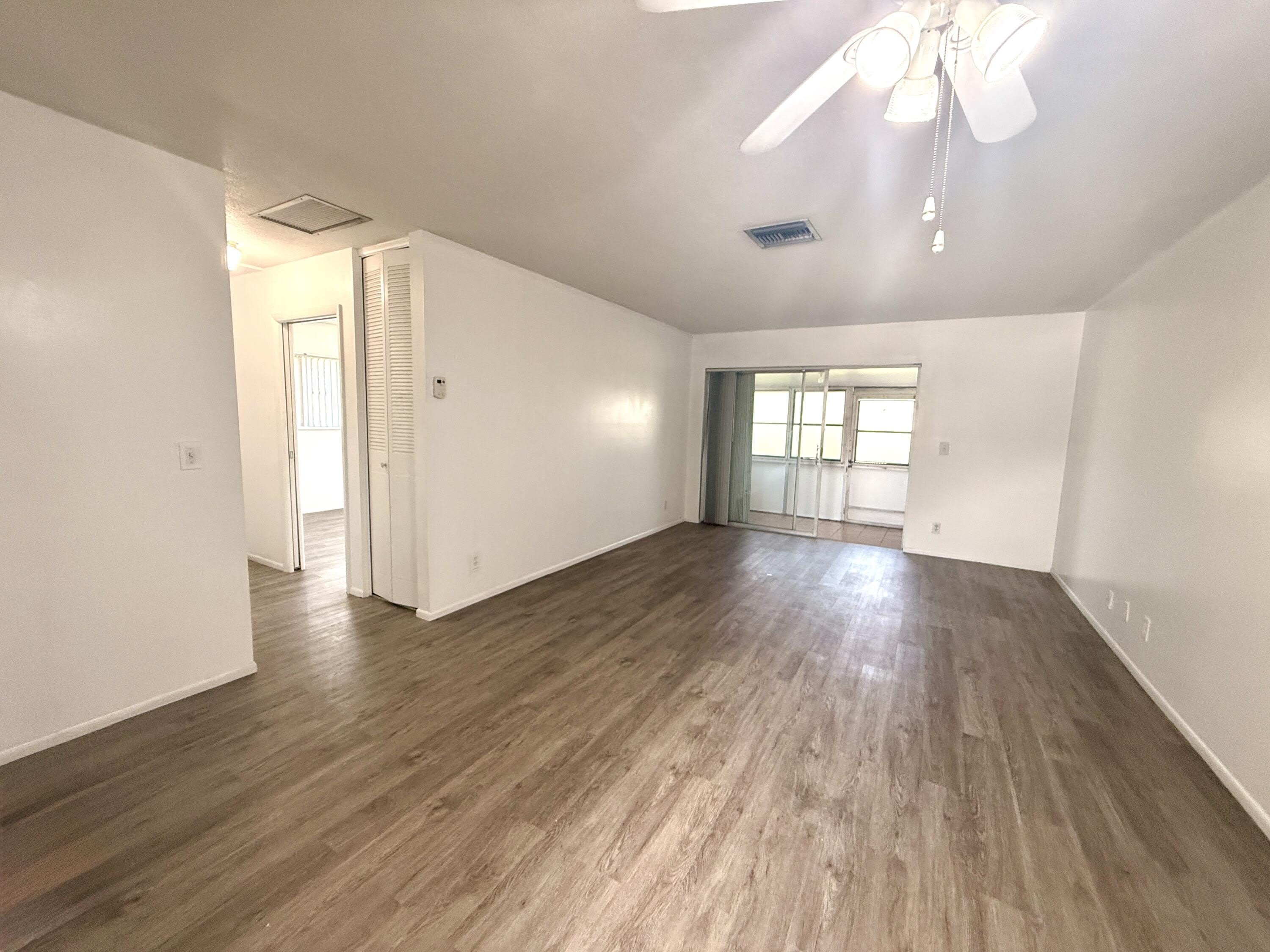 2854 E Crosley Dr E – photo 3