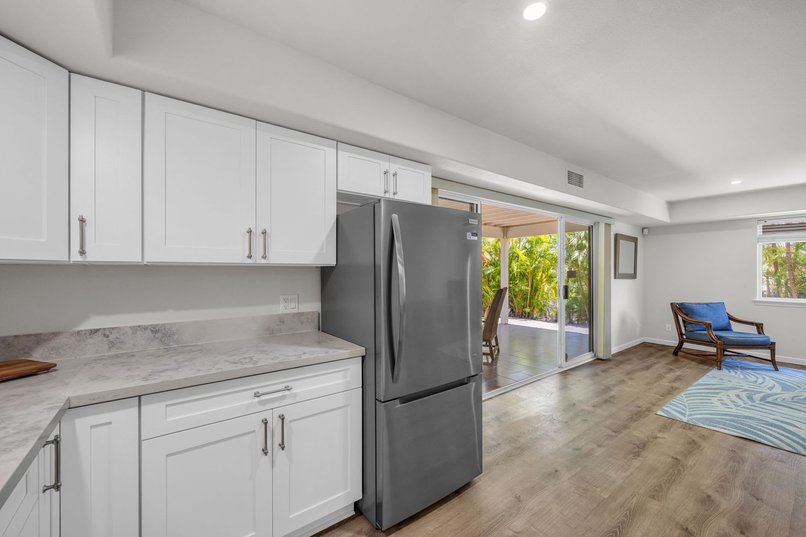 Newly Renovated Furnished 3BR/1BA Downstairs Unit with Pool Access in South Kihei – photo 5
