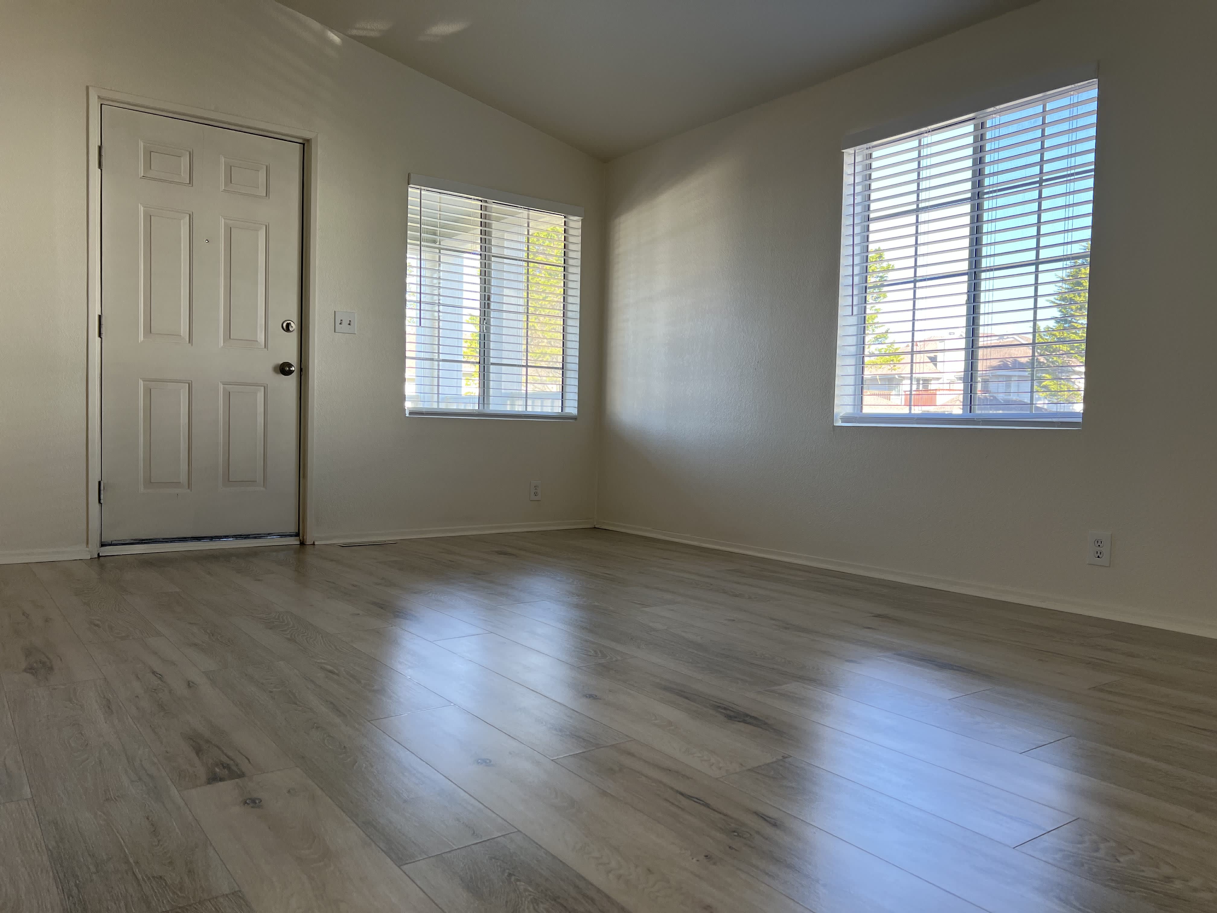 9540 Avonne Ave – photo 3