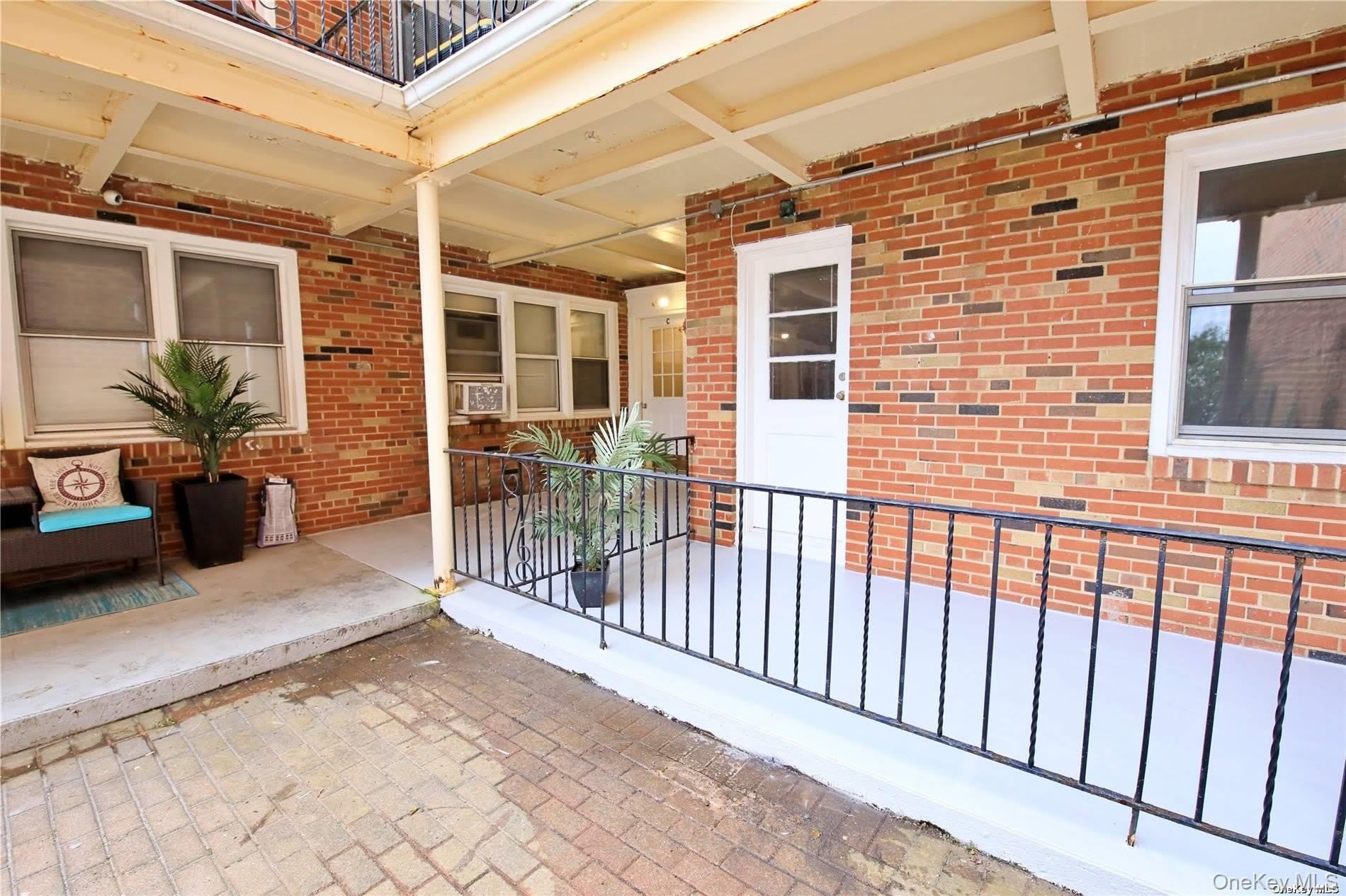750 E Broadway – photo 1