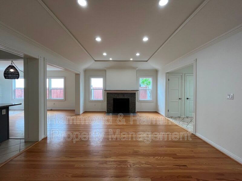 4316 Greenbush Ave – photo 5