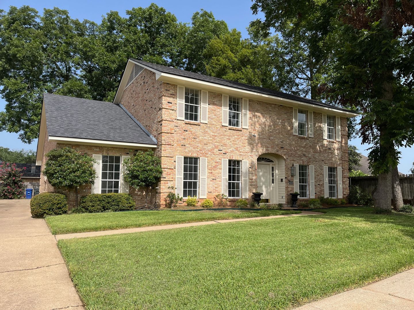 Beautiful Town South 4Br 4Ba – photo 1