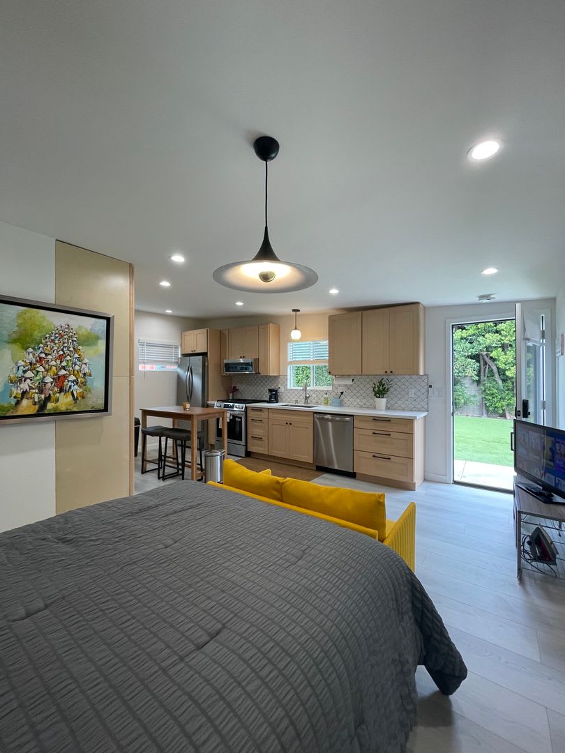 Charming Brand New Studio Adu For Rent Private Modern Living – photo 1