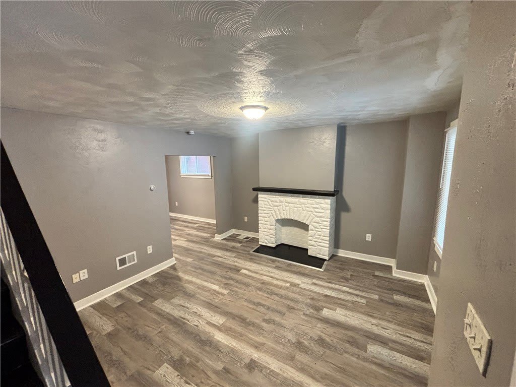 327 Mathews St – photo 4