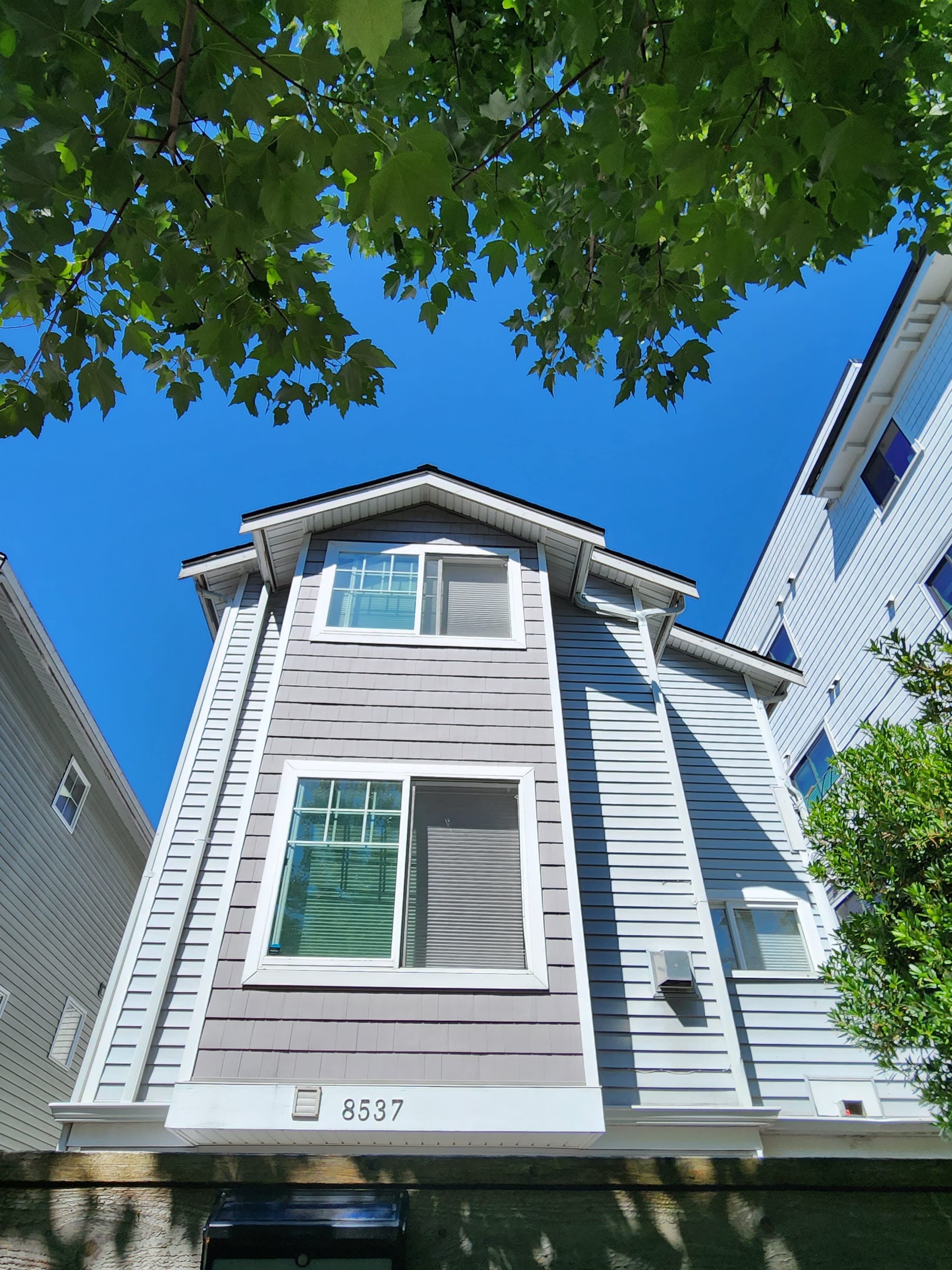 8537 Midvale Avenue North – photo 1